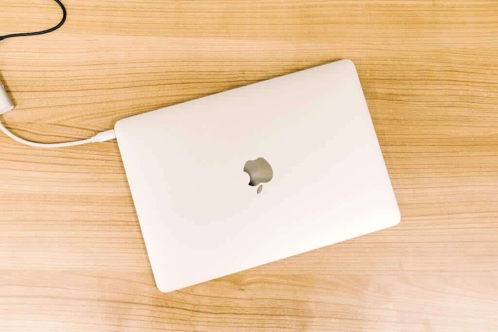 masaaki-komori-f61qBsCuTxg-unsplash (1) Apple laptop.