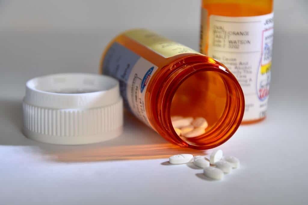 olga-delawrence-b9CaYHNfmho-unsplash (1) An open pill bottle.