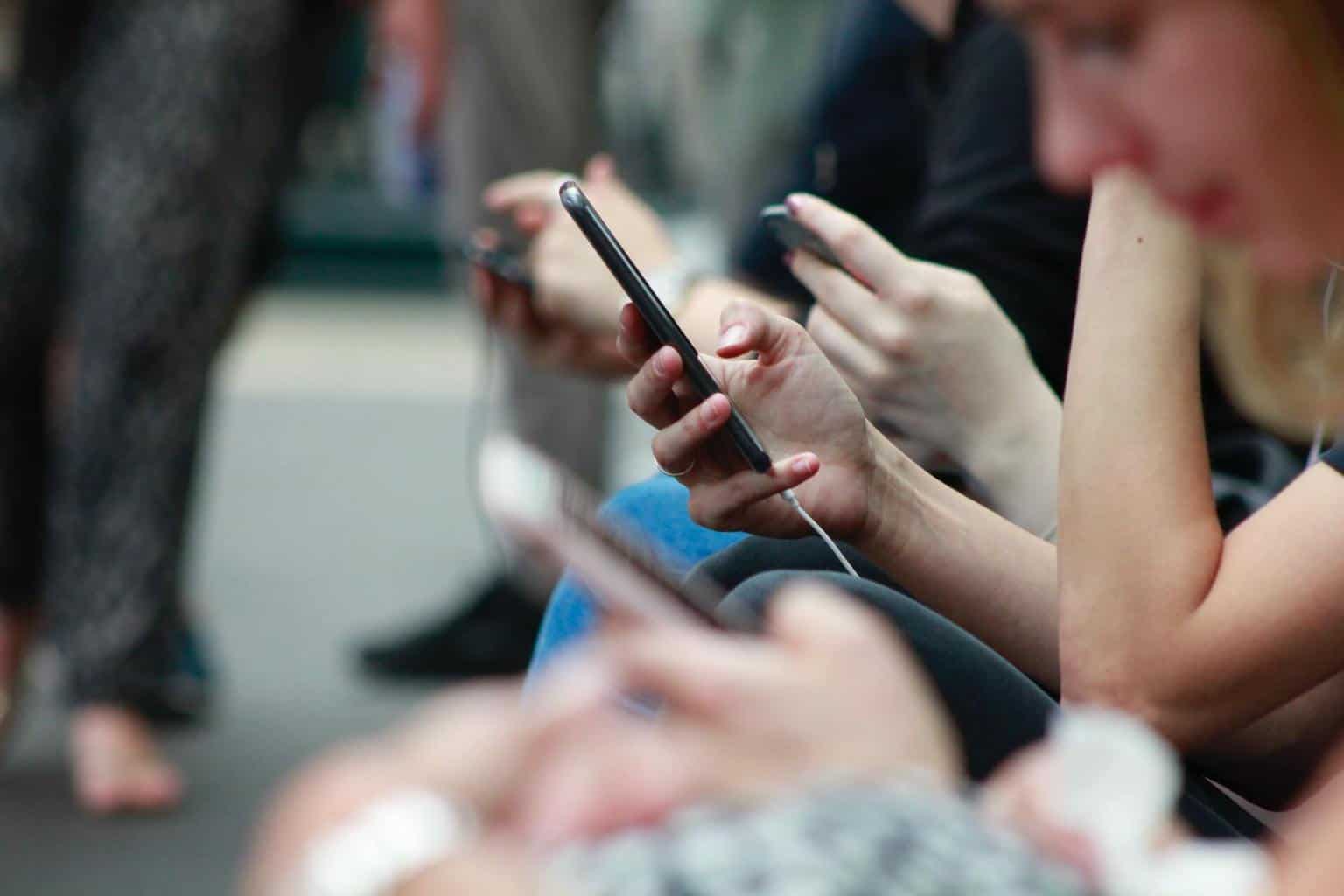 robin-worrall-FPt10LXK0cg-unsplash (1) (1) Person holding a cell phone.