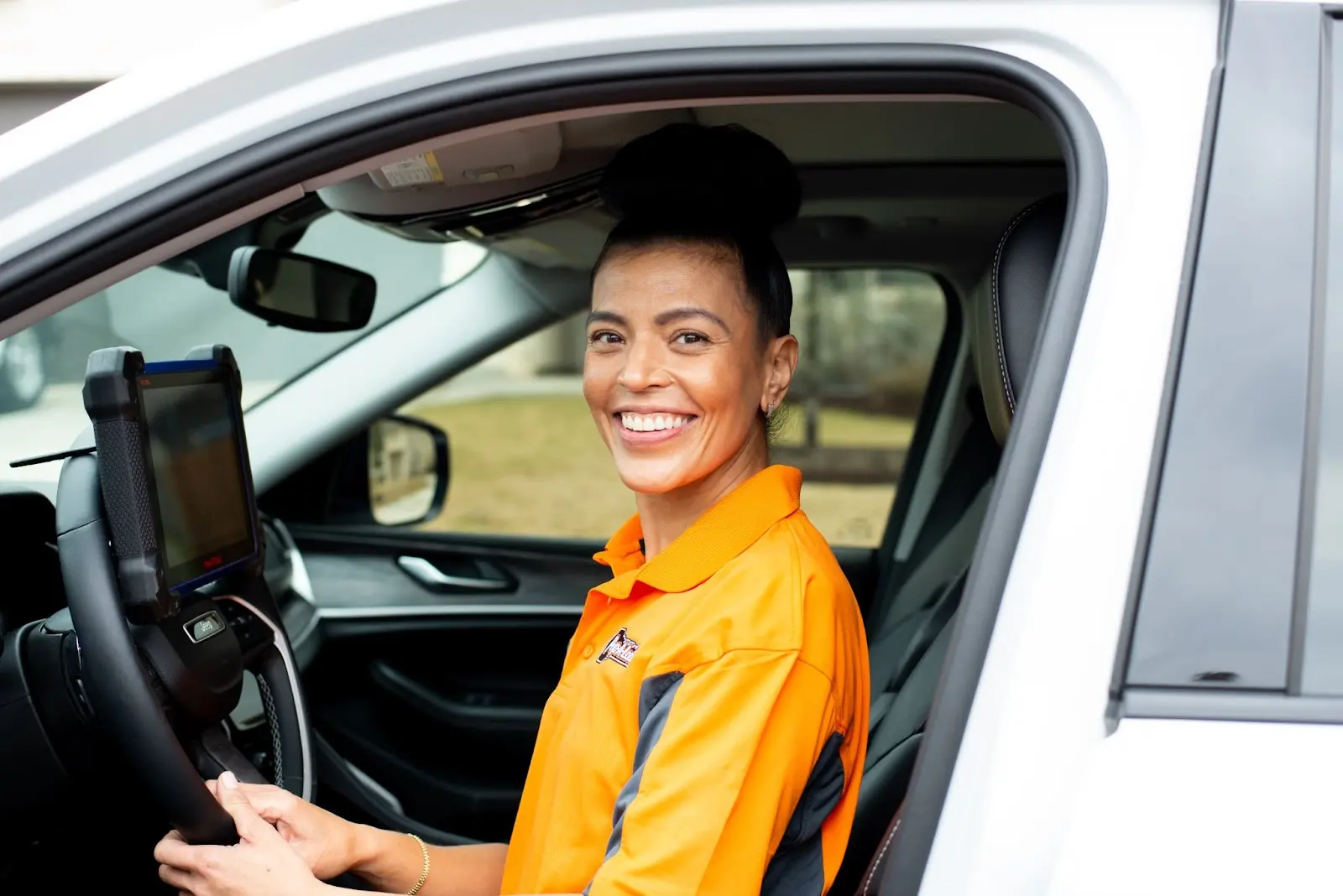 Auto locksmith in Manhattan restoring a customer’s access to their vehicle.